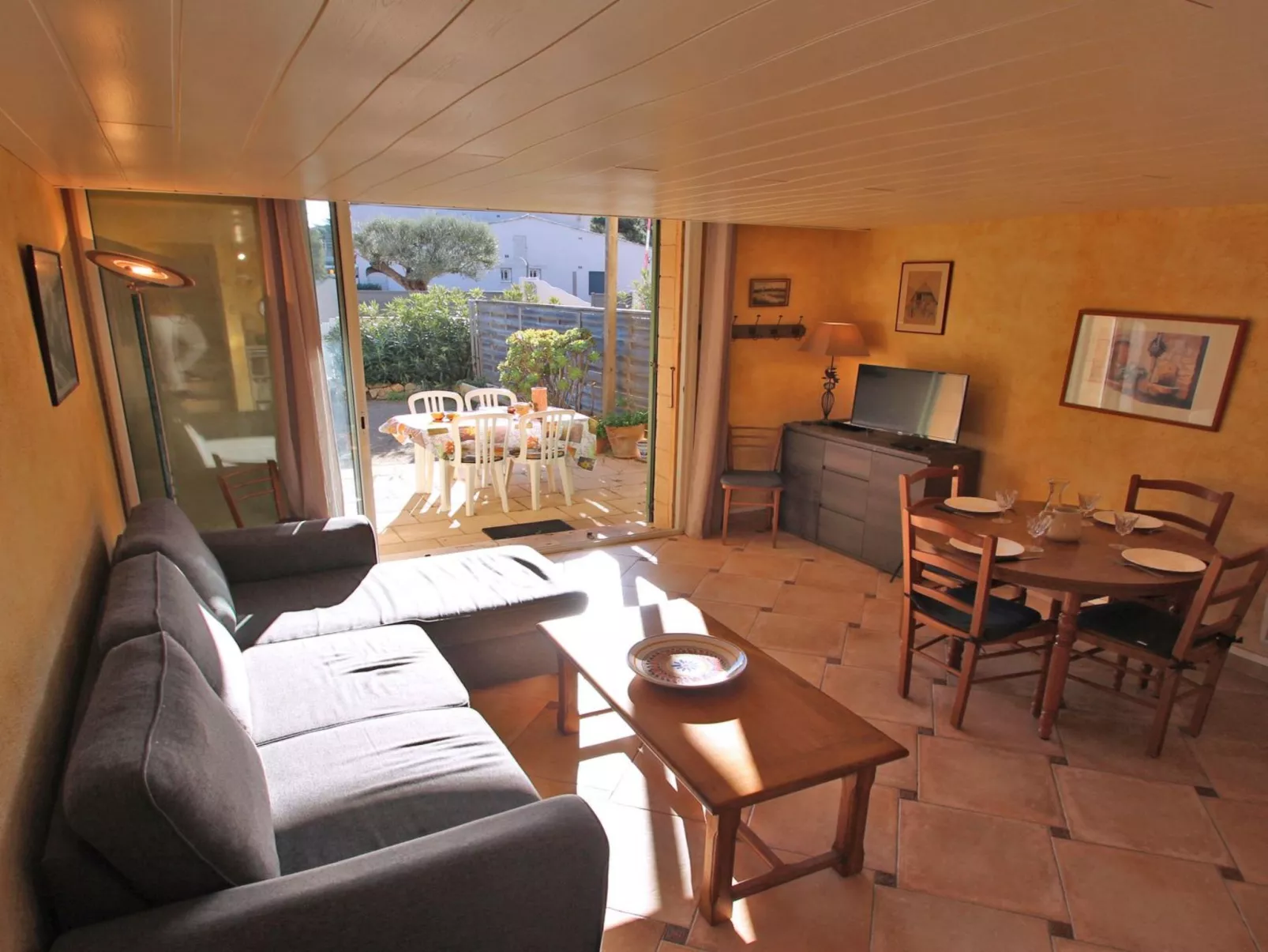 Mas provençal - 4-6 Personen - Strand zu Fuß erreichbar-Binnen