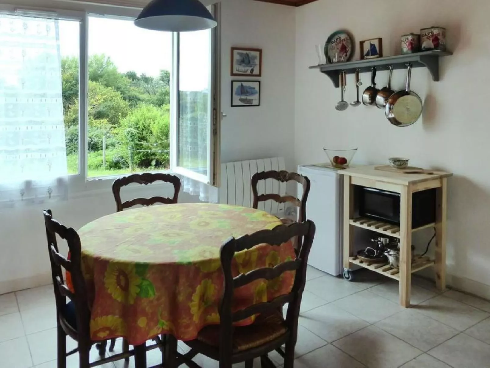 Tolles Ferienhaus in Esquibien mit Großem Garten