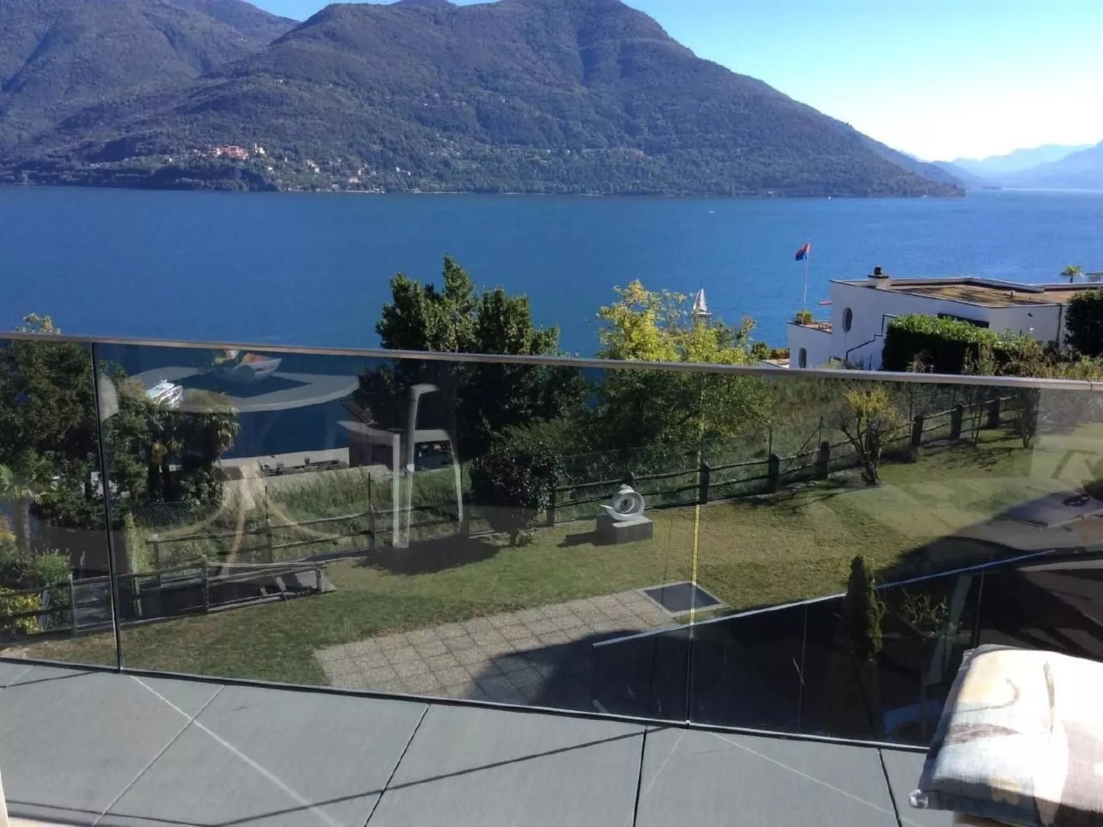 Appartement mit Balkon-Buiten