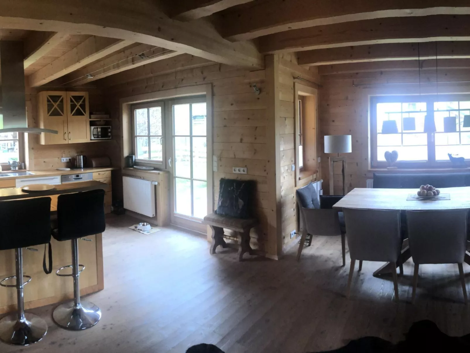 Villa mit Garten, Terrasse und Grill-Binnen