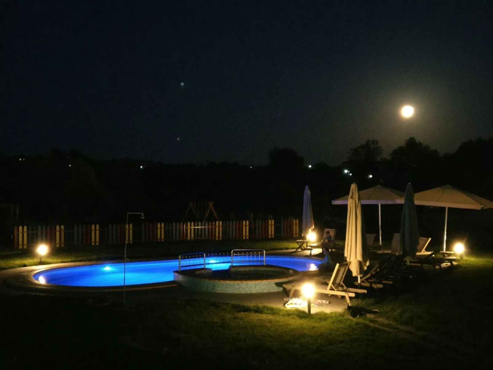 Finikas Garden Nikit-Buiten