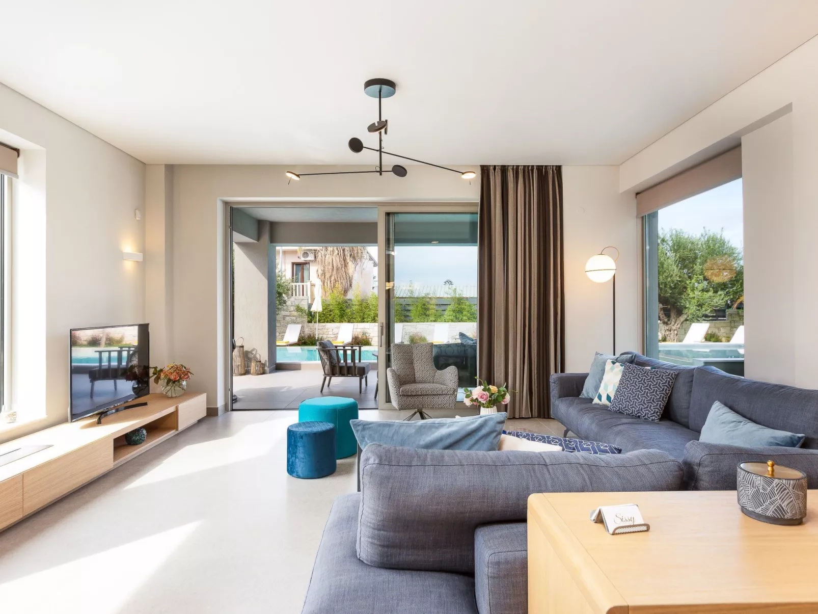 Villa mit beheiztem Pool in der Nähe von Strand und Geschäften-Image-tags.info