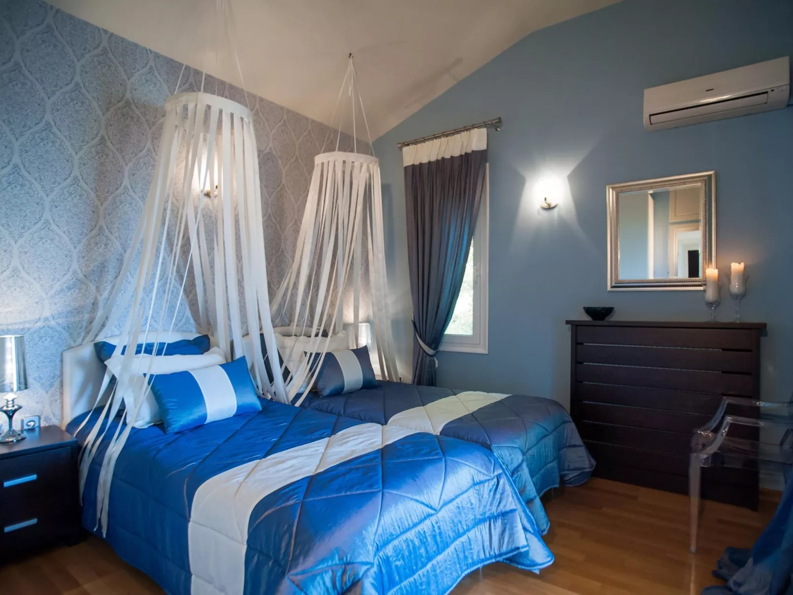 Villa mit Pool, Spielplatz, Pingpong und Grillplatz-Image-tags.info