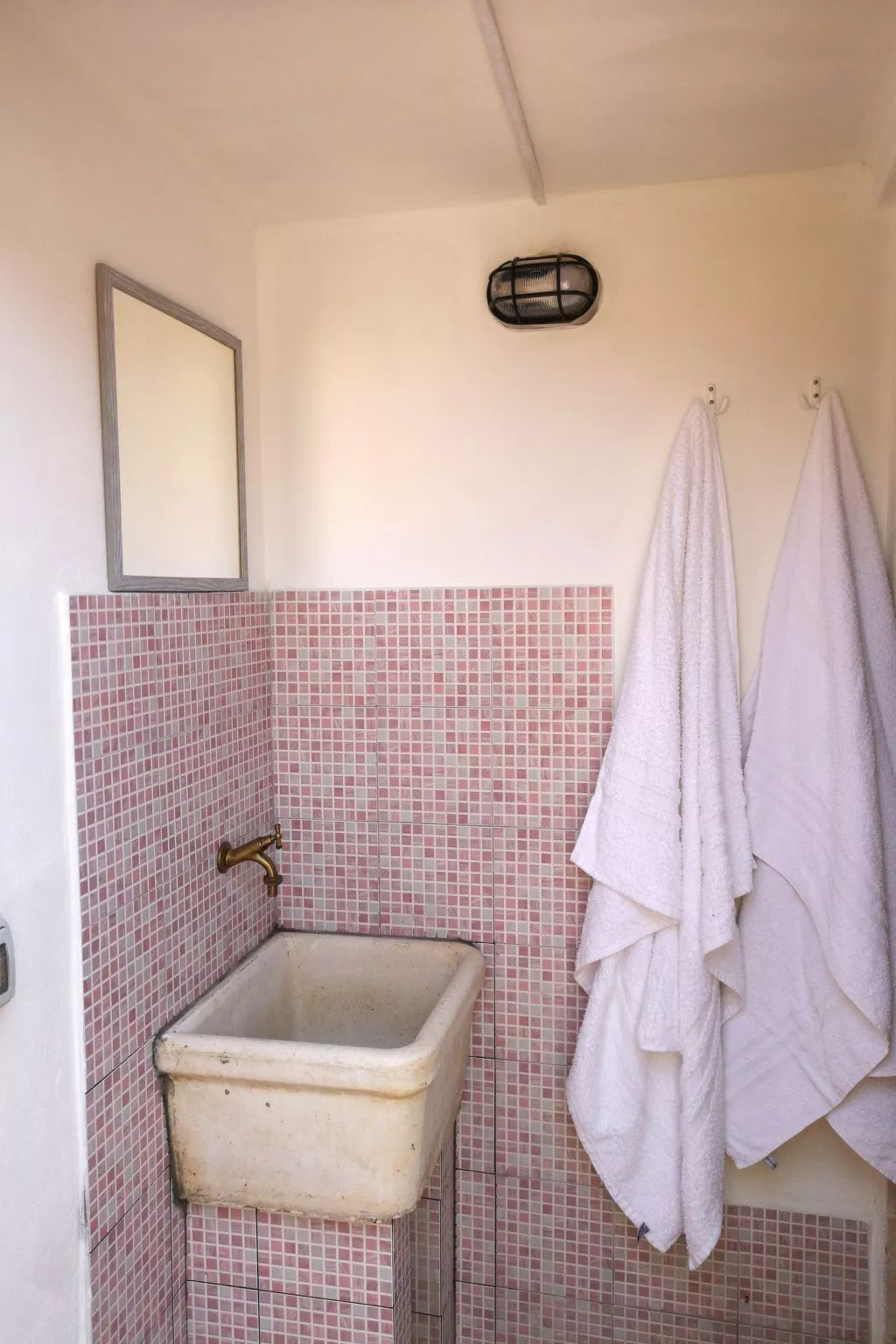 Helle mediterrane Villa mit Veranda und Garten-Binnen