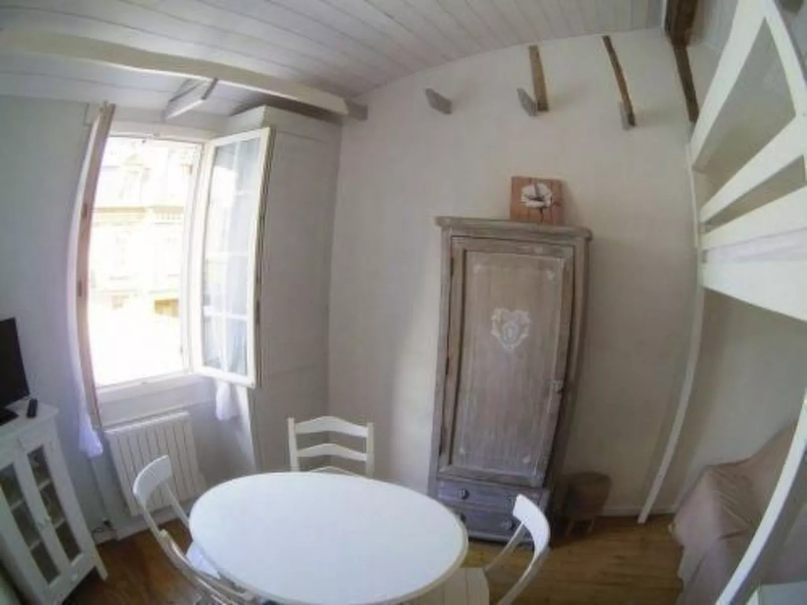 Joli studio pour 2 personnes-Binnen