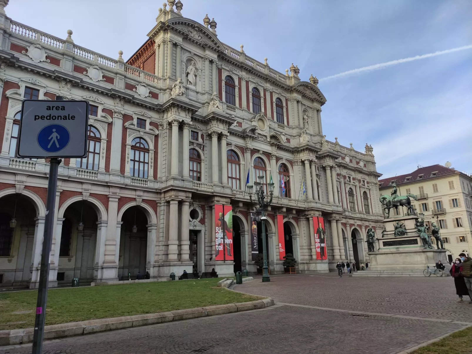 Bungalow aus Holz mit Veranda und nah am Strand.-Buiten