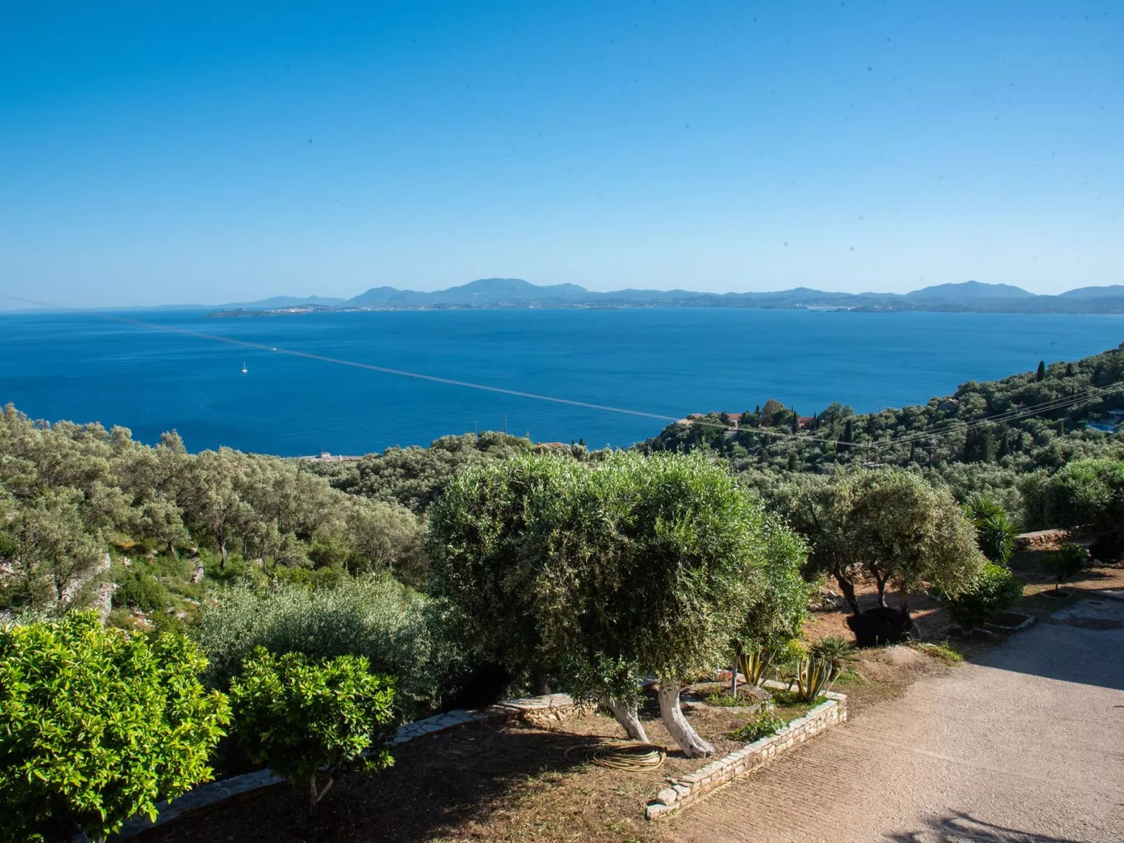 Villa Anthula mit Pool und herrlichem Meerblick-Buiten