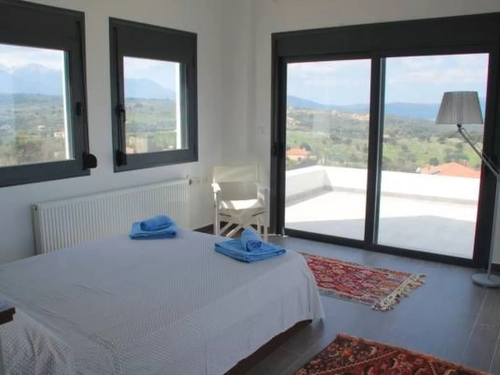 Villa mit Pool für bis zu 8 Personen. Meerblick.-Binnen