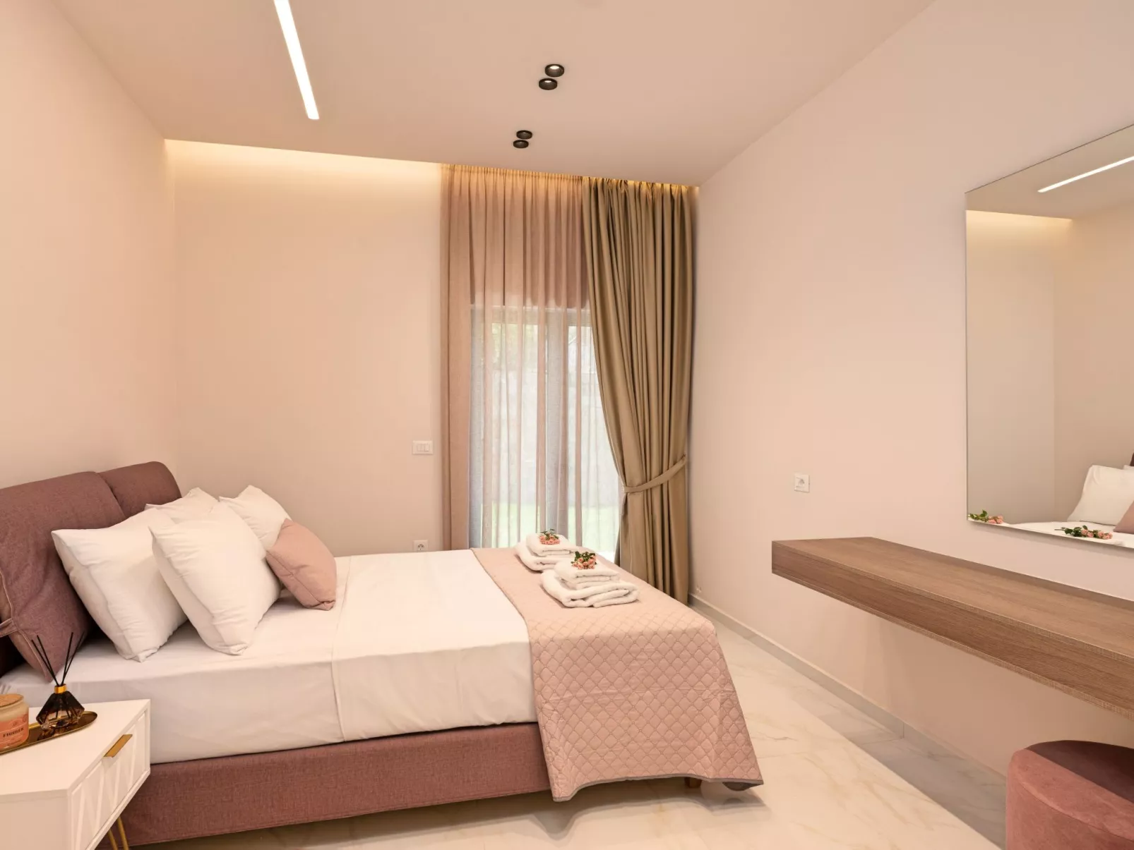 Celestial Villa Privater Pool und Jacuzzi-Binnen