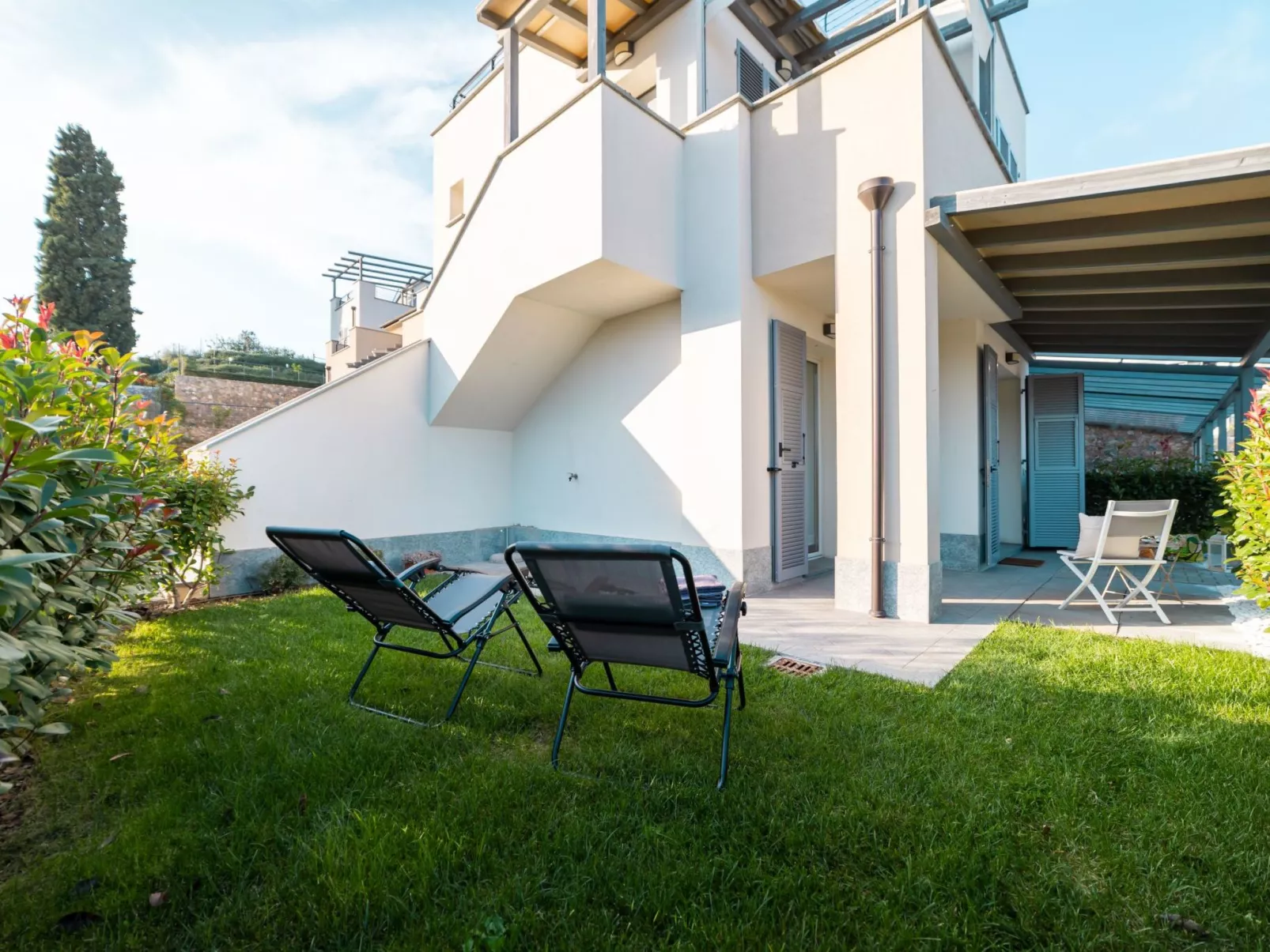 Perla Abernathy - Haus mit Pool und Garten-Image-tags.info