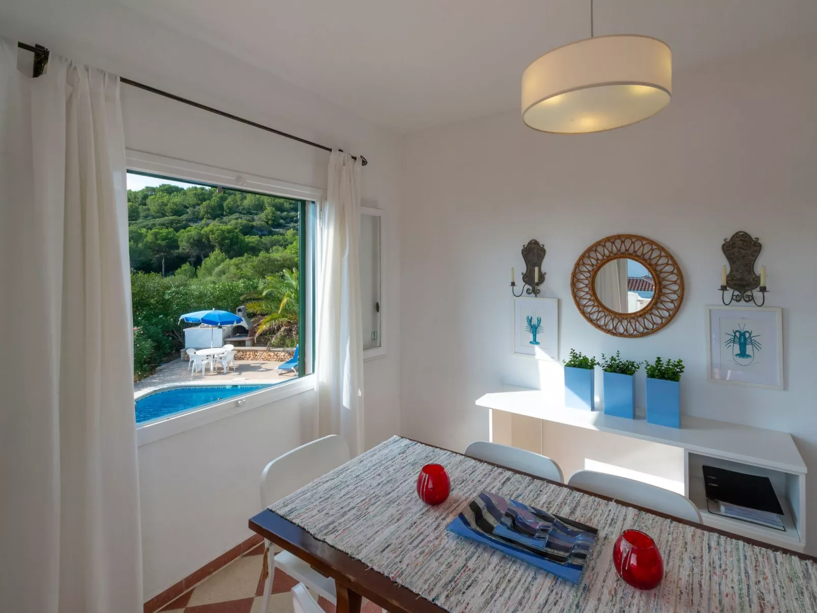 Moderne, frische Familienvilla Allondra - Binnen