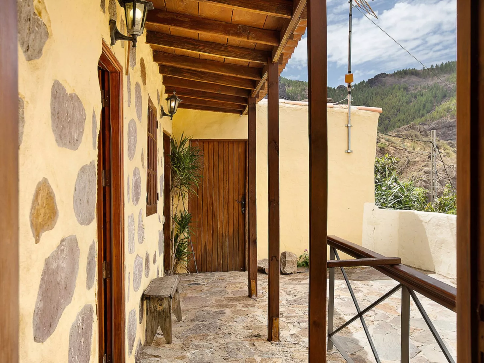 250 Jahre altes Steinhaus mit zwei Terrassen inmitten einer wunderbaren Naturla-Buiten