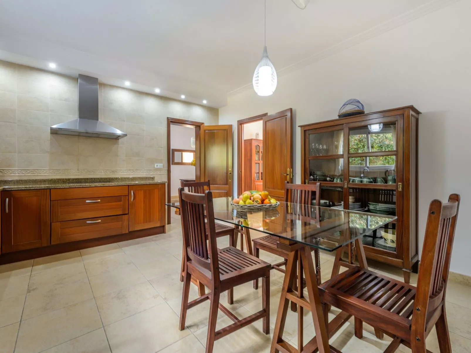 Schöne Villa Belvedere mit 4 Schlafzimmern, 3 Bädern, beheiztem Pool, zwei Whir-Image-tags.info