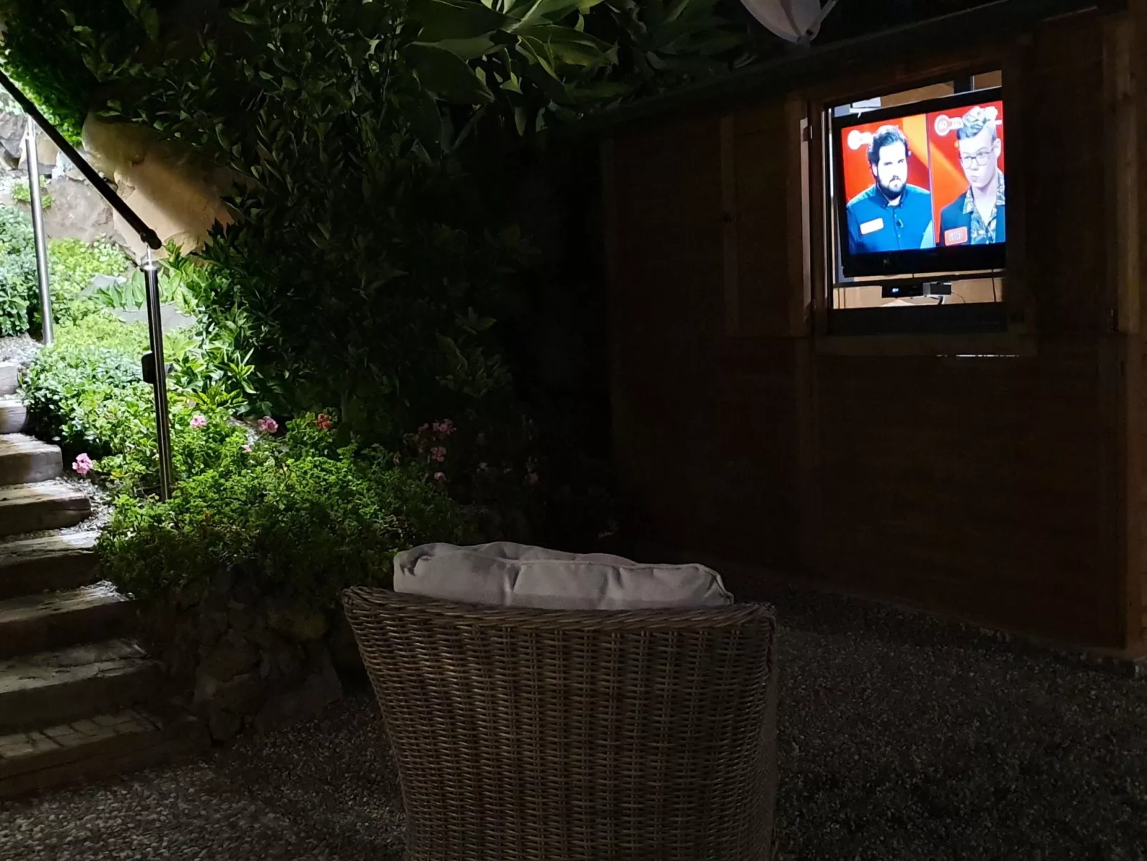 Zyklopenhaus. Erstaunliche Aussicht und privates Mini-Spa-Buiten