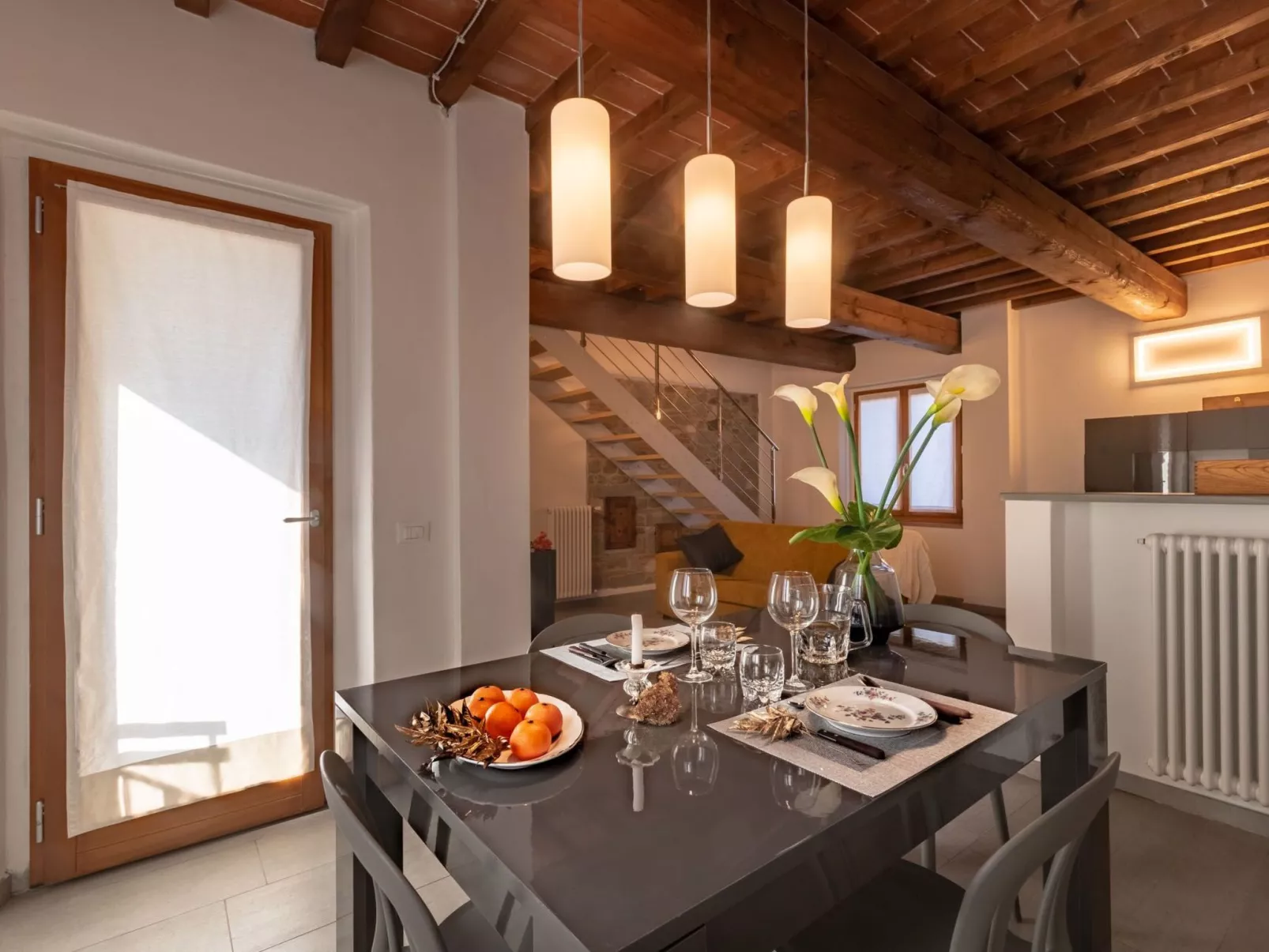 Modernes Haus mit Garten und privatem Parkplatz-Binnen