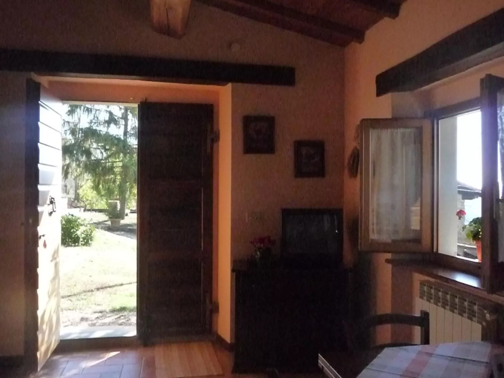 Magnolienhaus mit Pool zwischen Florenz und Arezzo