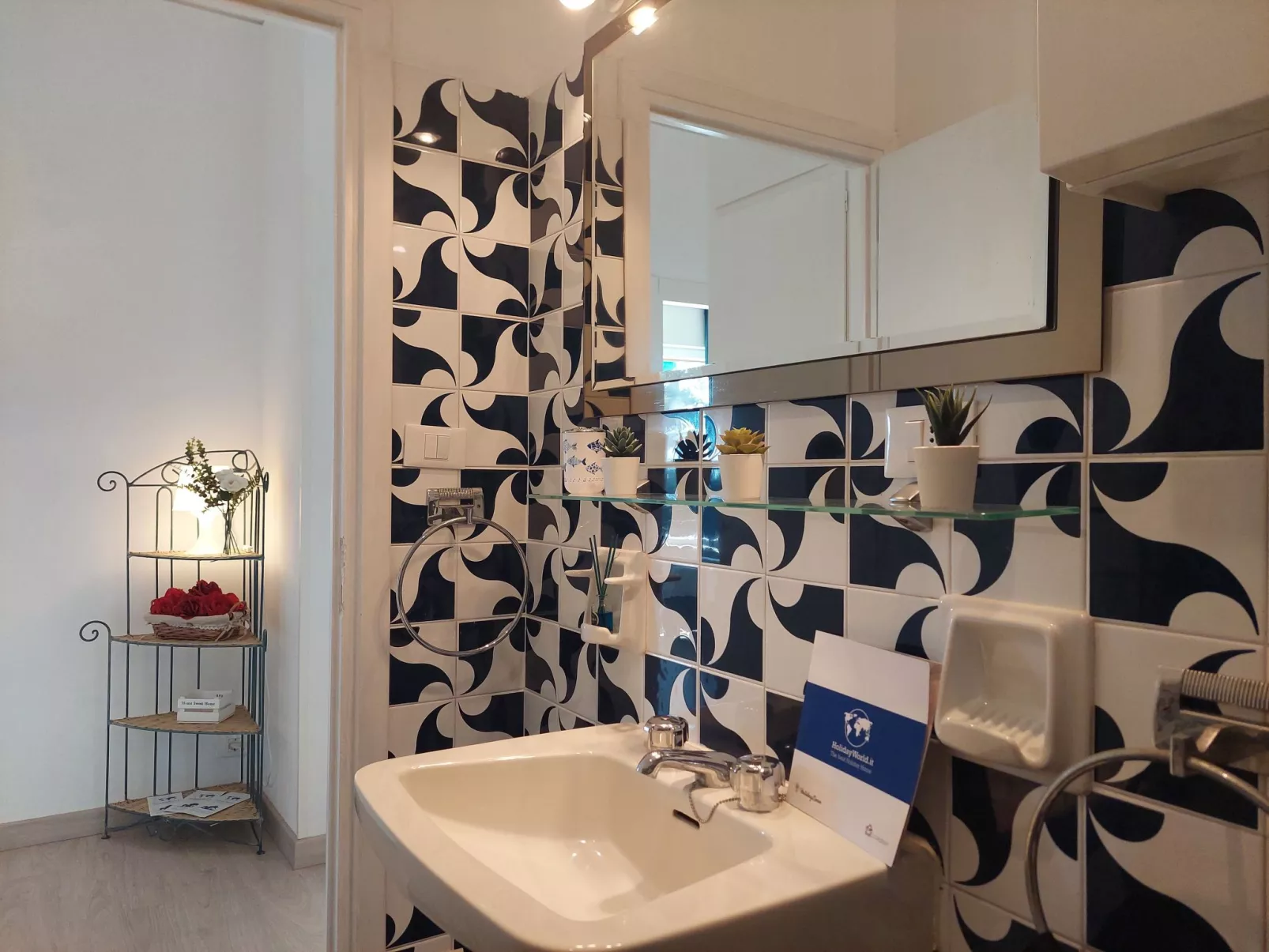 Seaside Heritage Retreat by Holiday World-Binnen