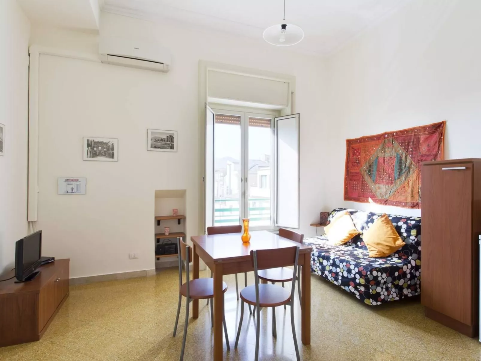 Wohnung im Stadtzentrum von Palermo, nur einen Steinwurf vom Teatro Massimo ent-Binnen