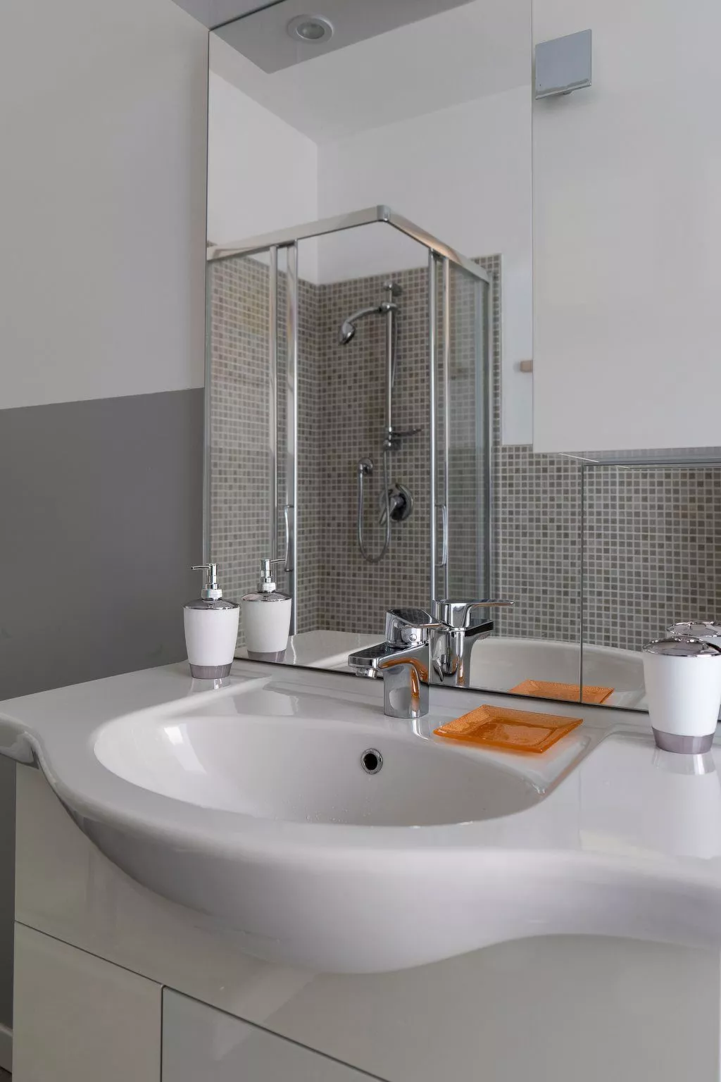 Lights on the Lake Zweizimmerwohnung mit Terrasse und Pool-Image-tags.info