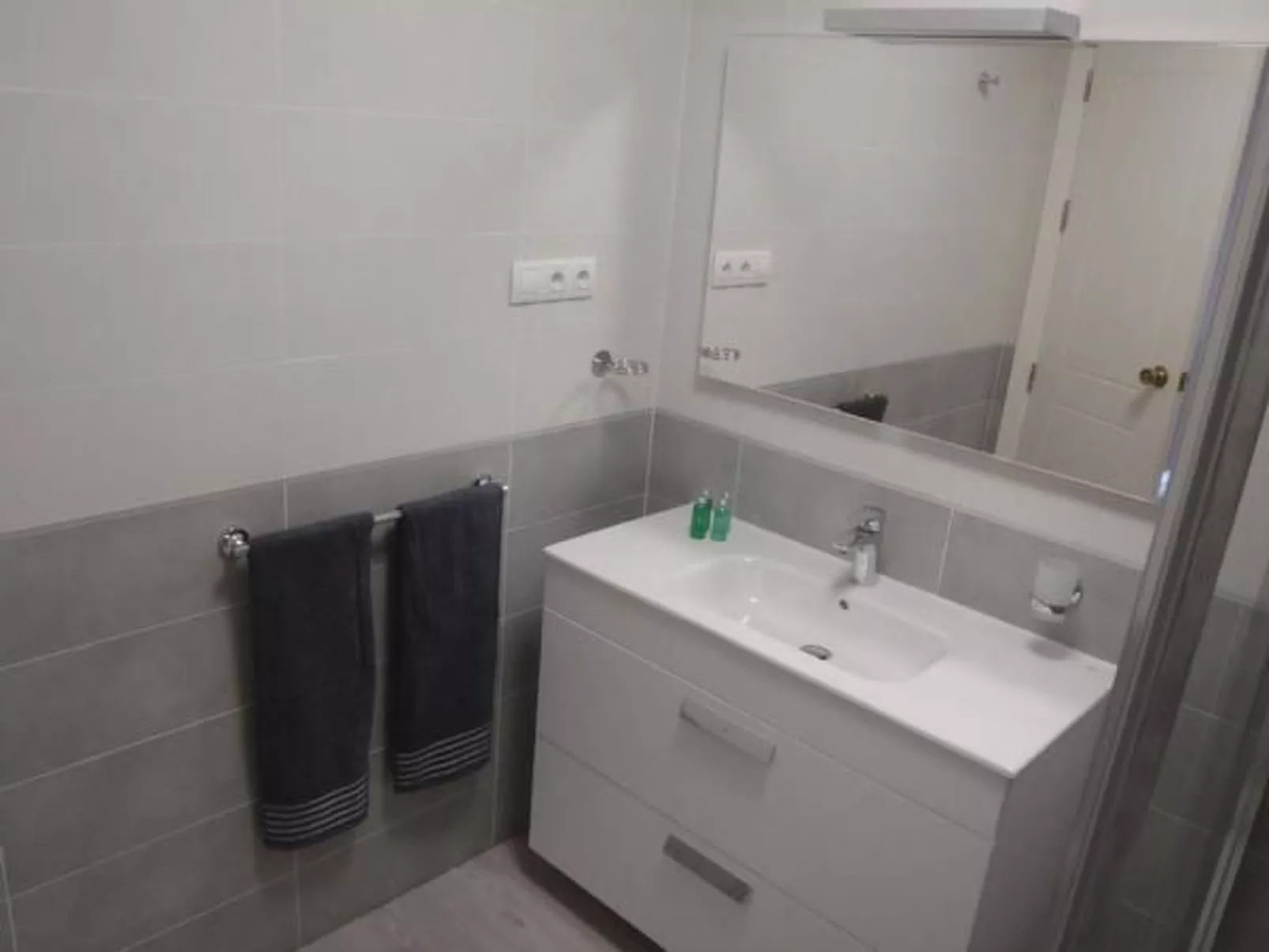 Schöne Wohnung mit Sonnenterrasse und Meerblick-Binnen