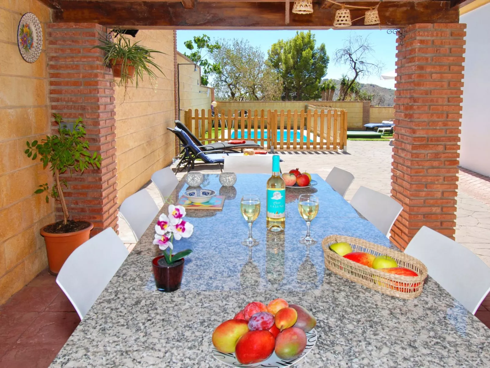 Ganzes Haus in Comares mit abschließbarem Parkplatz-Buiten