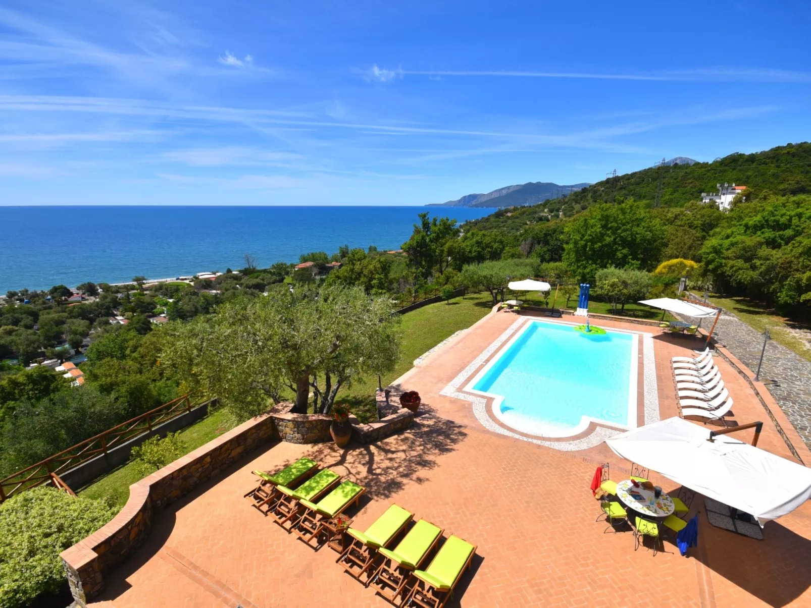 Traumvilla mit Panoramapool-Image-tags.info