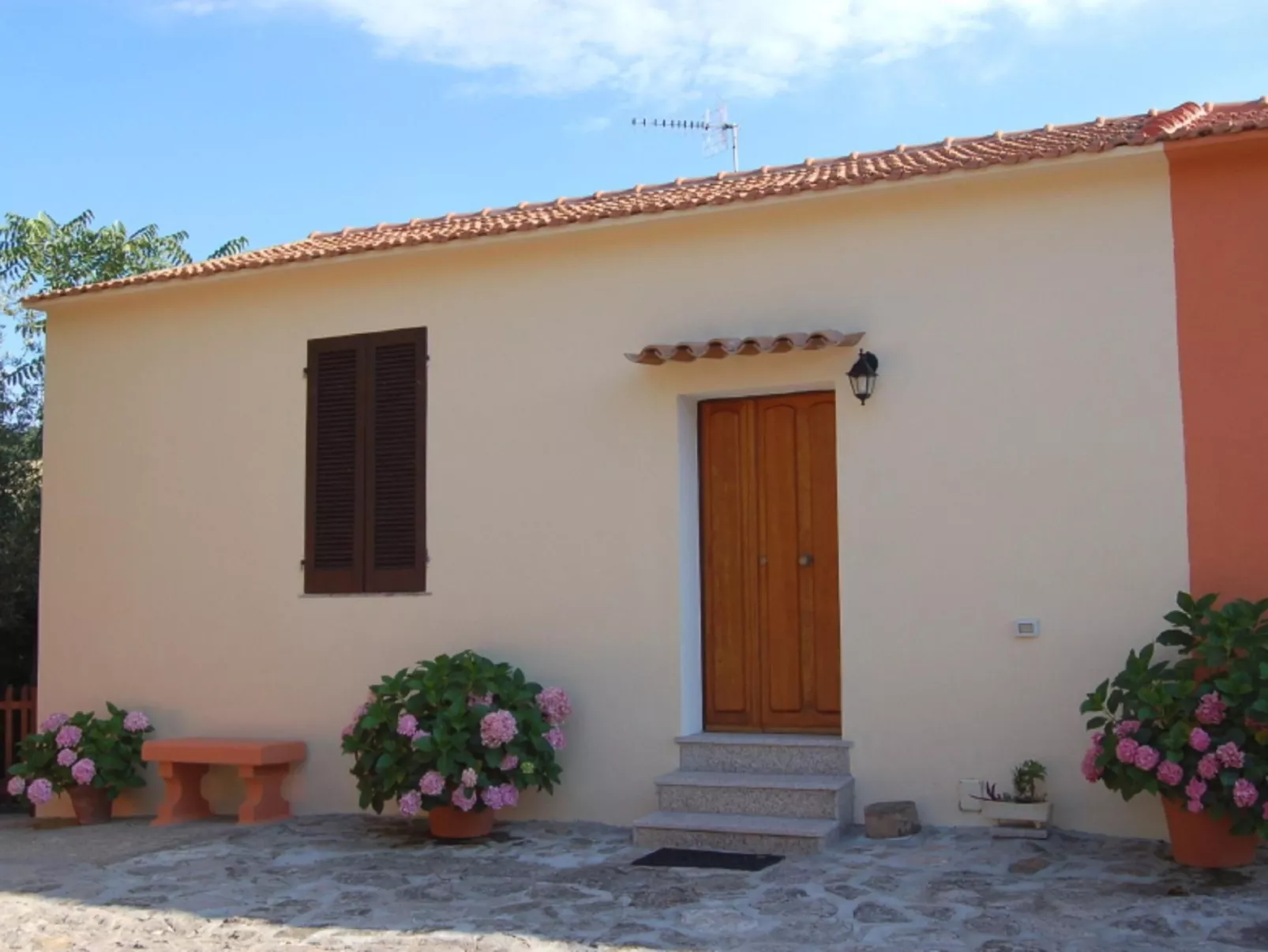 Lubagnu Vacanze- Drei-Zimmer-Wohnung A-Buiten