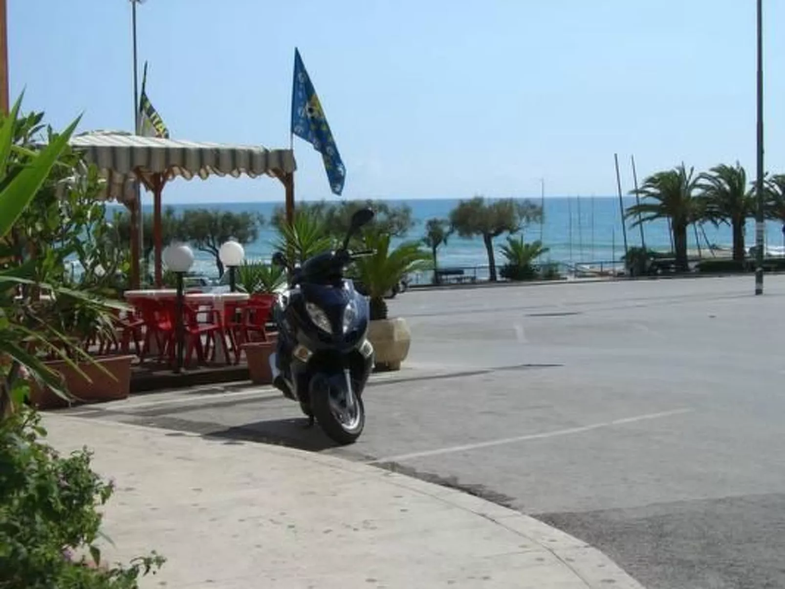 Schöner zentraler Bungalow direkt am Sandstrand auf Sizilien-Image-tags.info