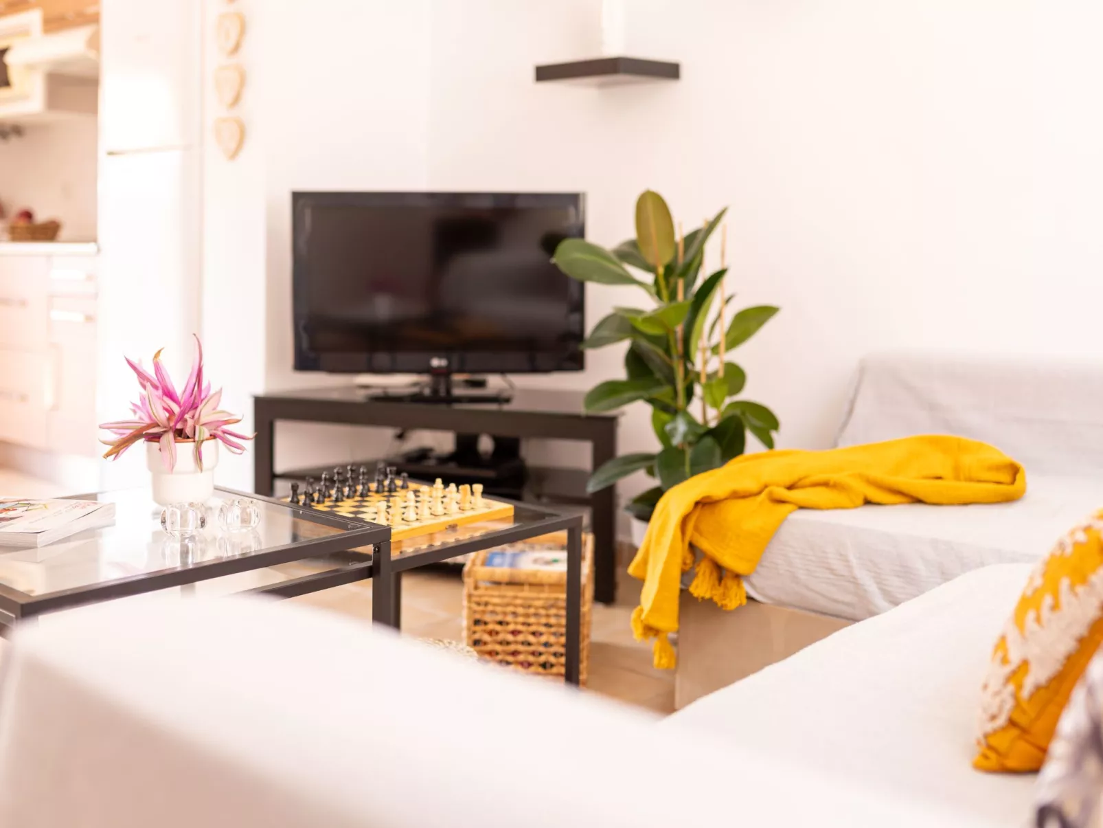 Private Terrasse, Schwimmbad, Parkplatz, Wi-Fi, TvSat-Binnen