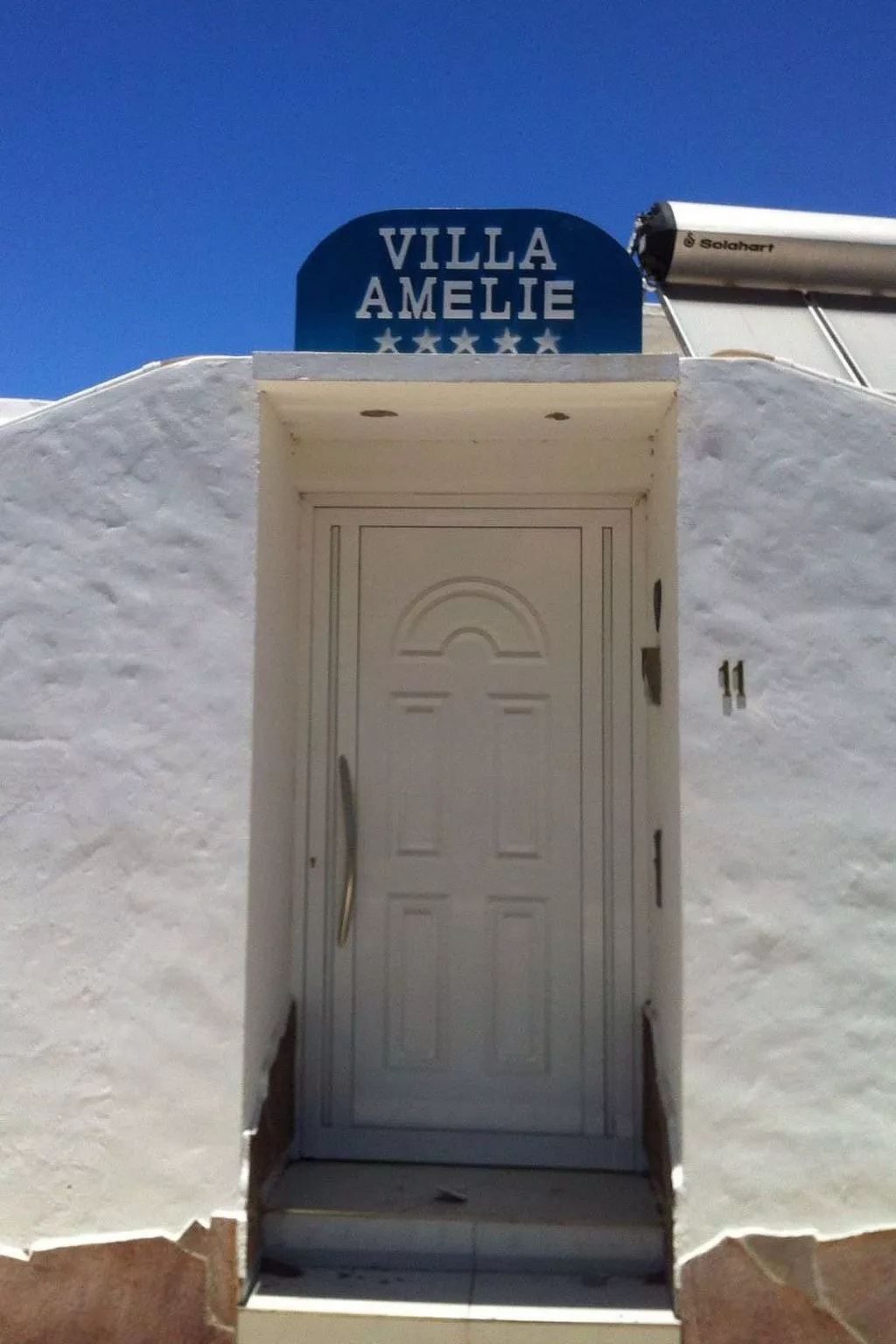 Sonniges Ferienhaus mit Grill, Garten und Pool-Buiten