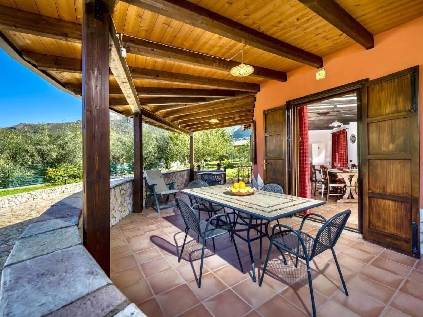 "Flavia" mit eigenem Pool-Buiten