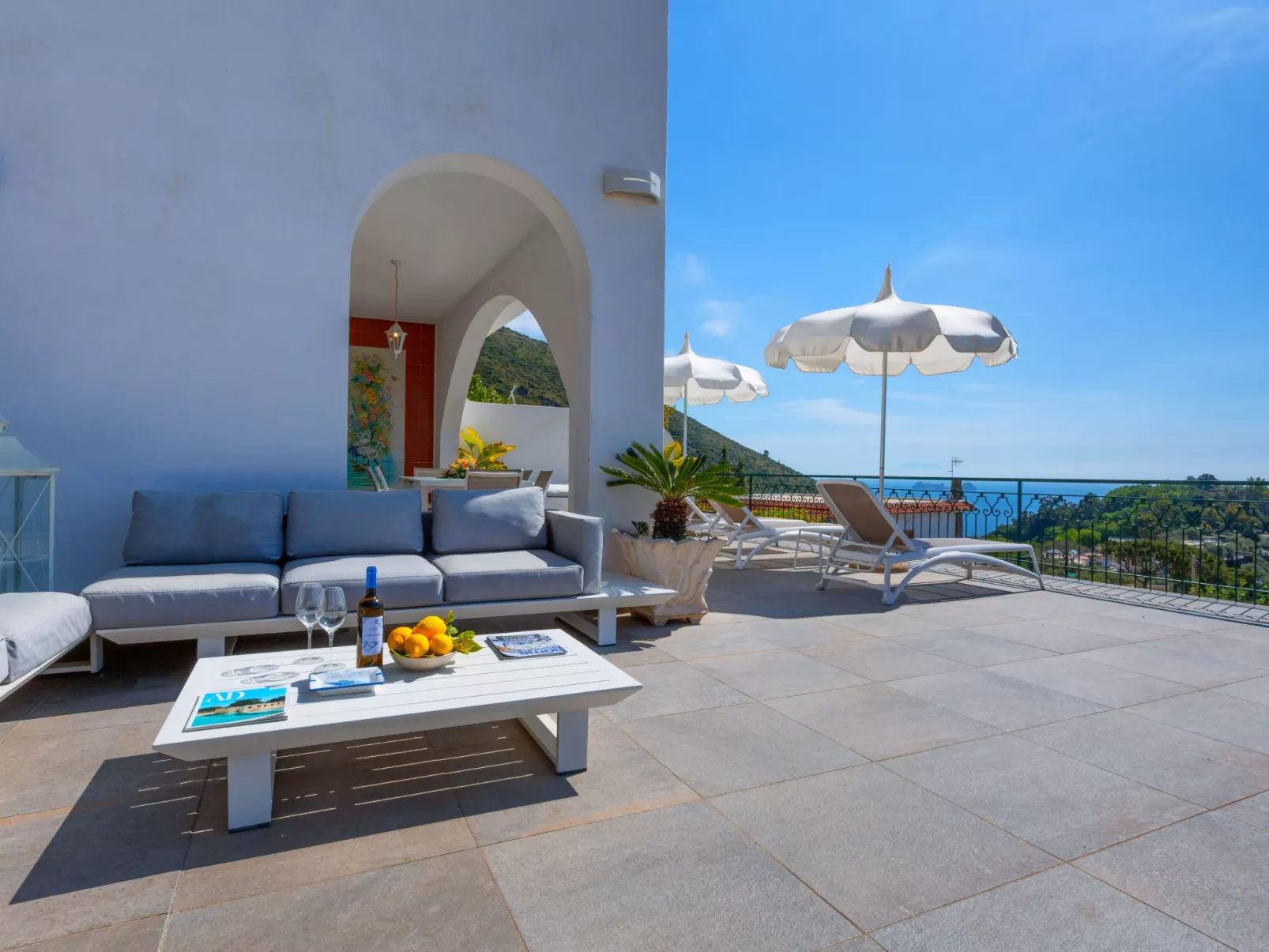 Haus in Sirenuse mit Panoramaterrasse-Buiten