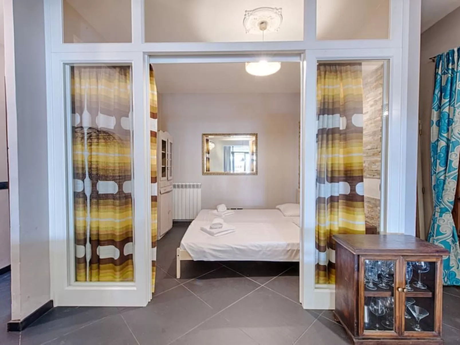 Zwei Schlafzimmer mit Garten und Whirlpool-Binnen