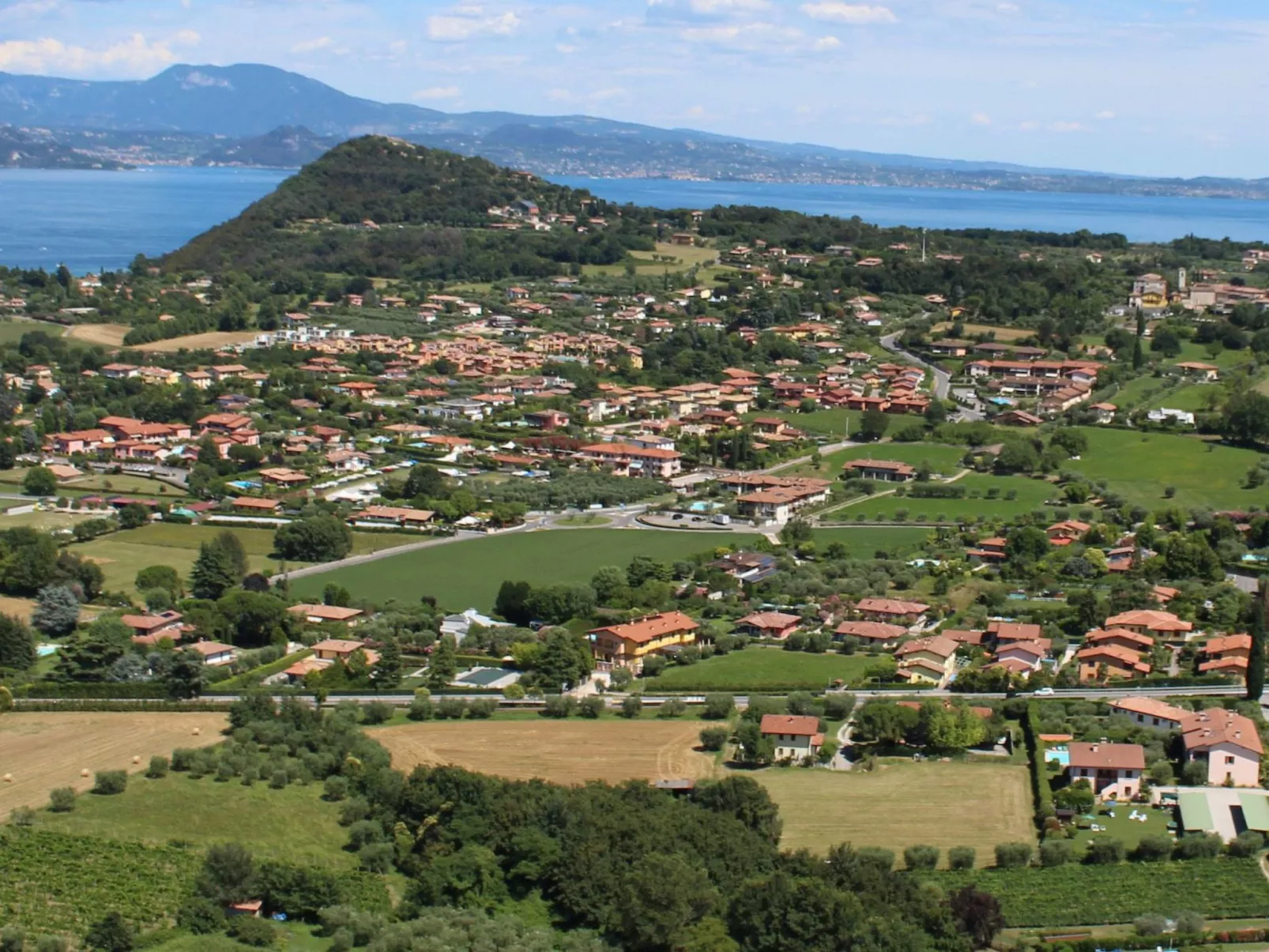 Calla' Wohnung mit Schwimmbad-Buiten