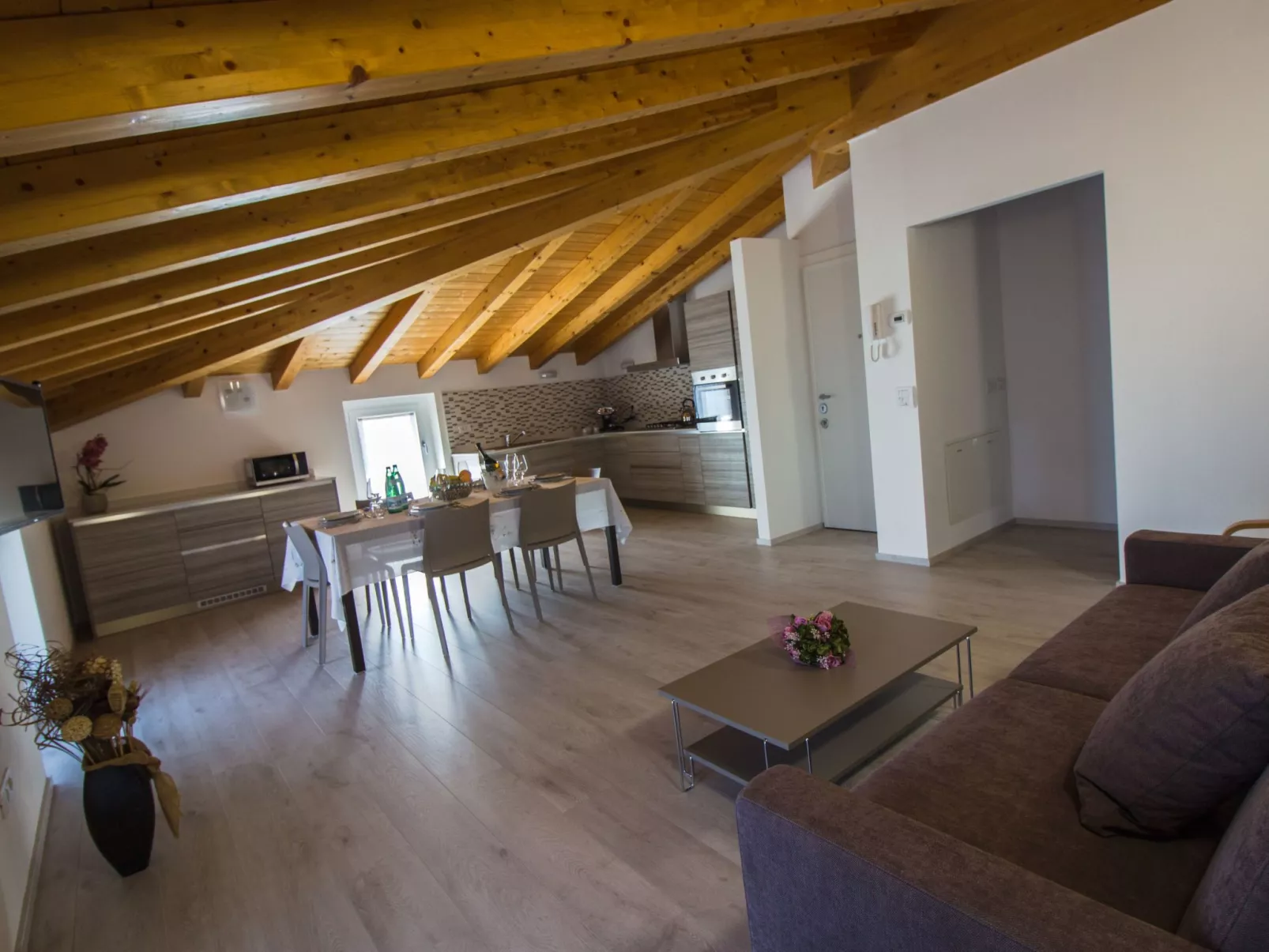 'Villa Perla del Lago-Binnen