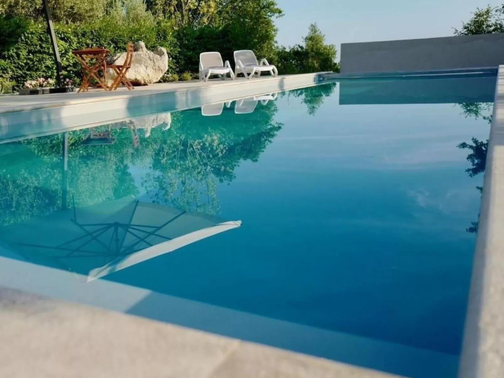 Villa am Gardasee mit großem Pool und Garten-Image-tags.info