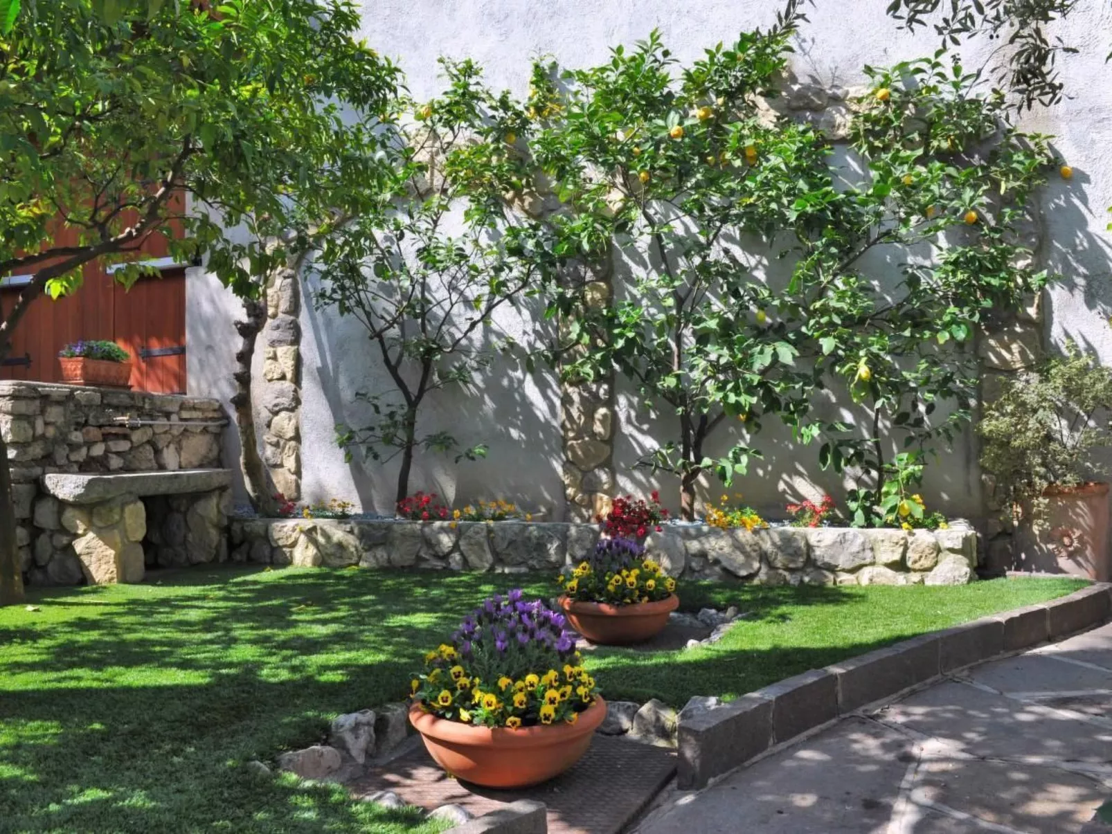 Große Wohnung in Limone Sul Garda mit Terrasse und Garten und Nah am Strand - Buiten