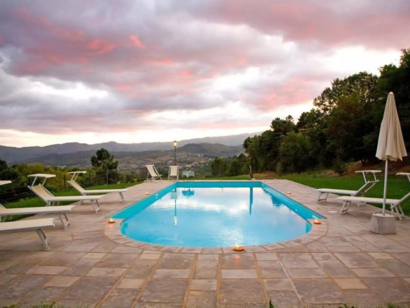 Villa Liz' Anwesen mit privatem Pool-Buiten