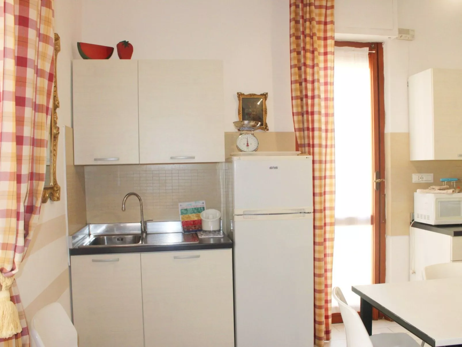 Sehr zentral mit Parkmöglichkeit-Binnen