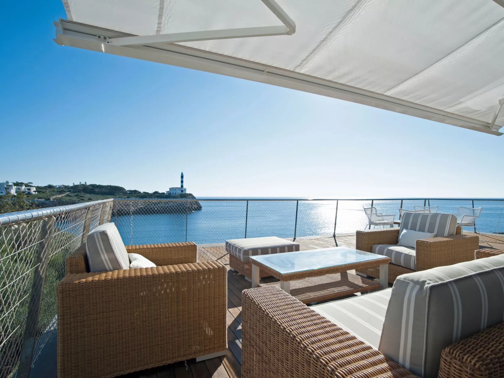 Majestätische Villa mit 5 Schlafzimmern und Pool direkt am Meer-Buiten