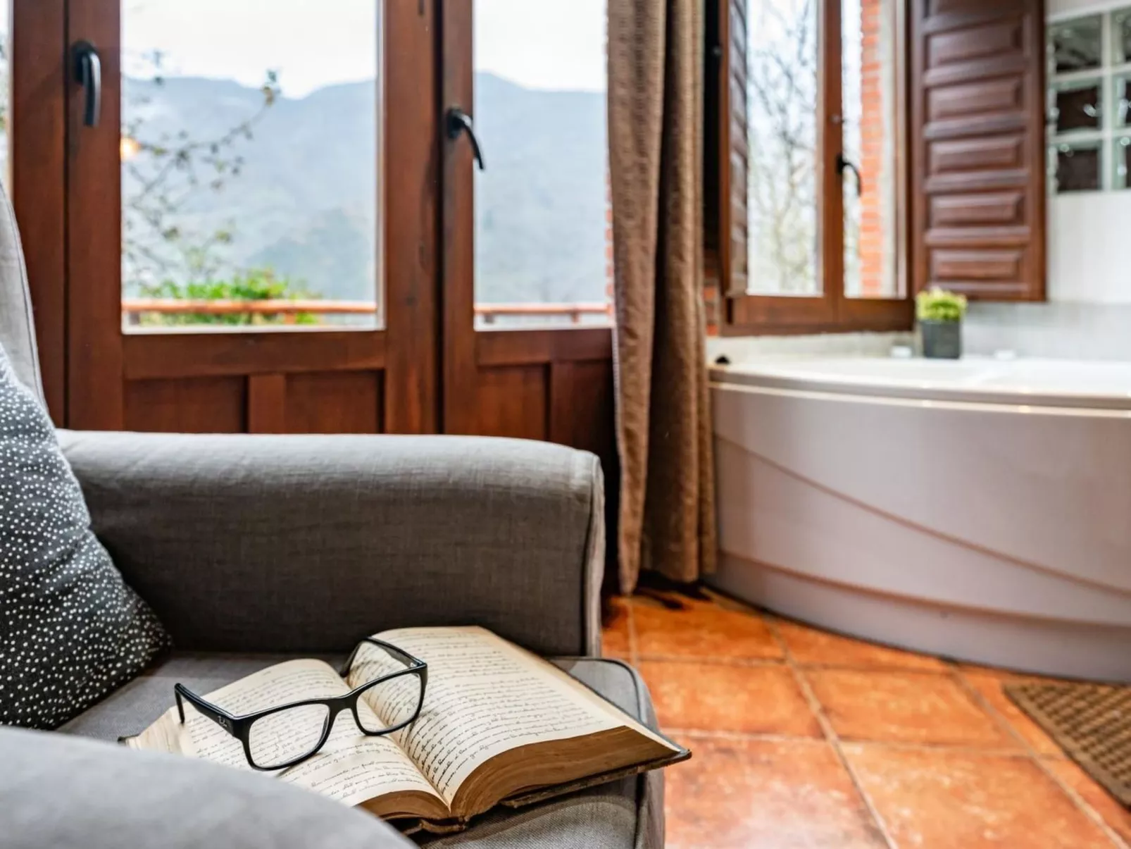 Jacuzzi, Kamin, Grill und spektakuläre Aussicht-Image-tags.info