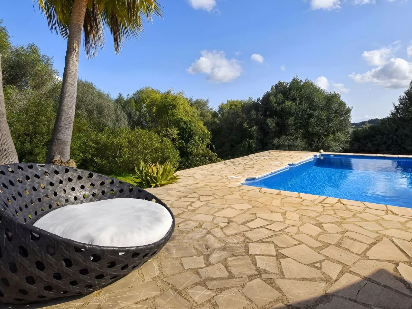 Ibizenkisches Haus mit Pool und Beachvolley-Blick-Buiten