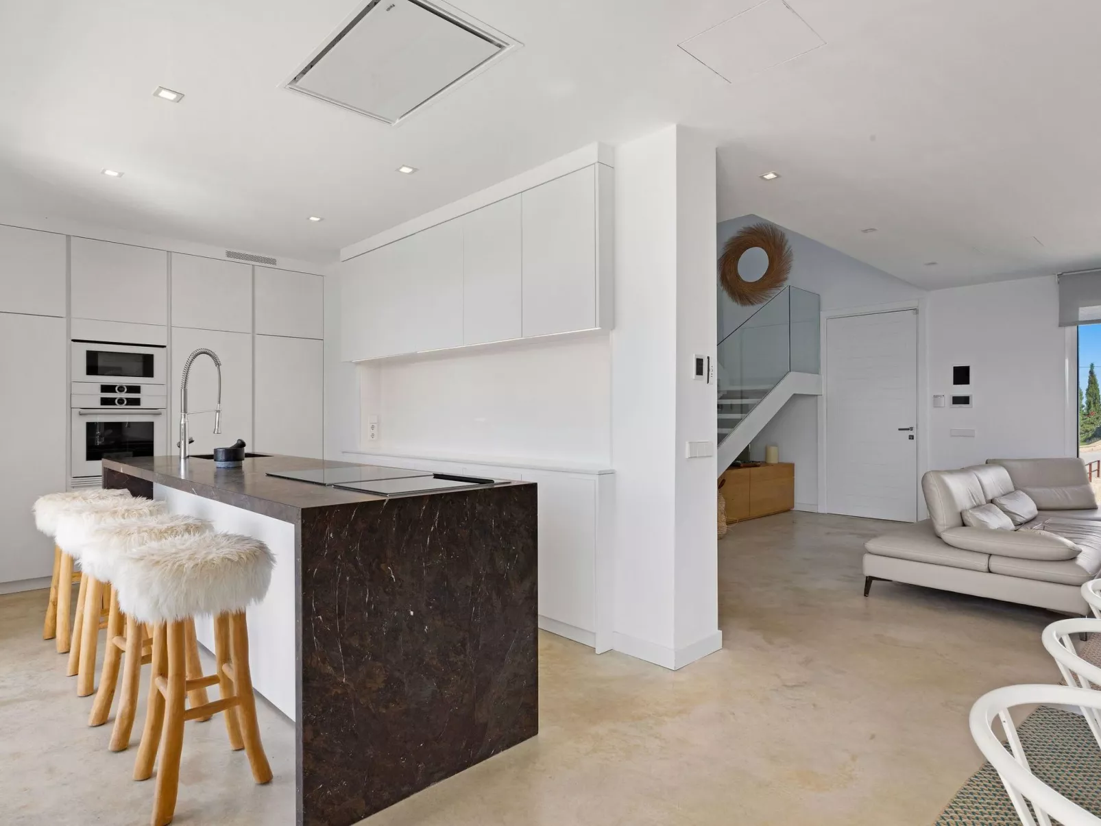 Luxuriöse Villa mit beheiztem Pool für 8 Personen-Binnen