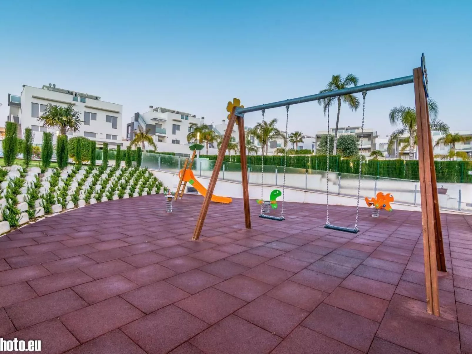 "Sunny Villa" mit Schwimmbad-Image-tags.info