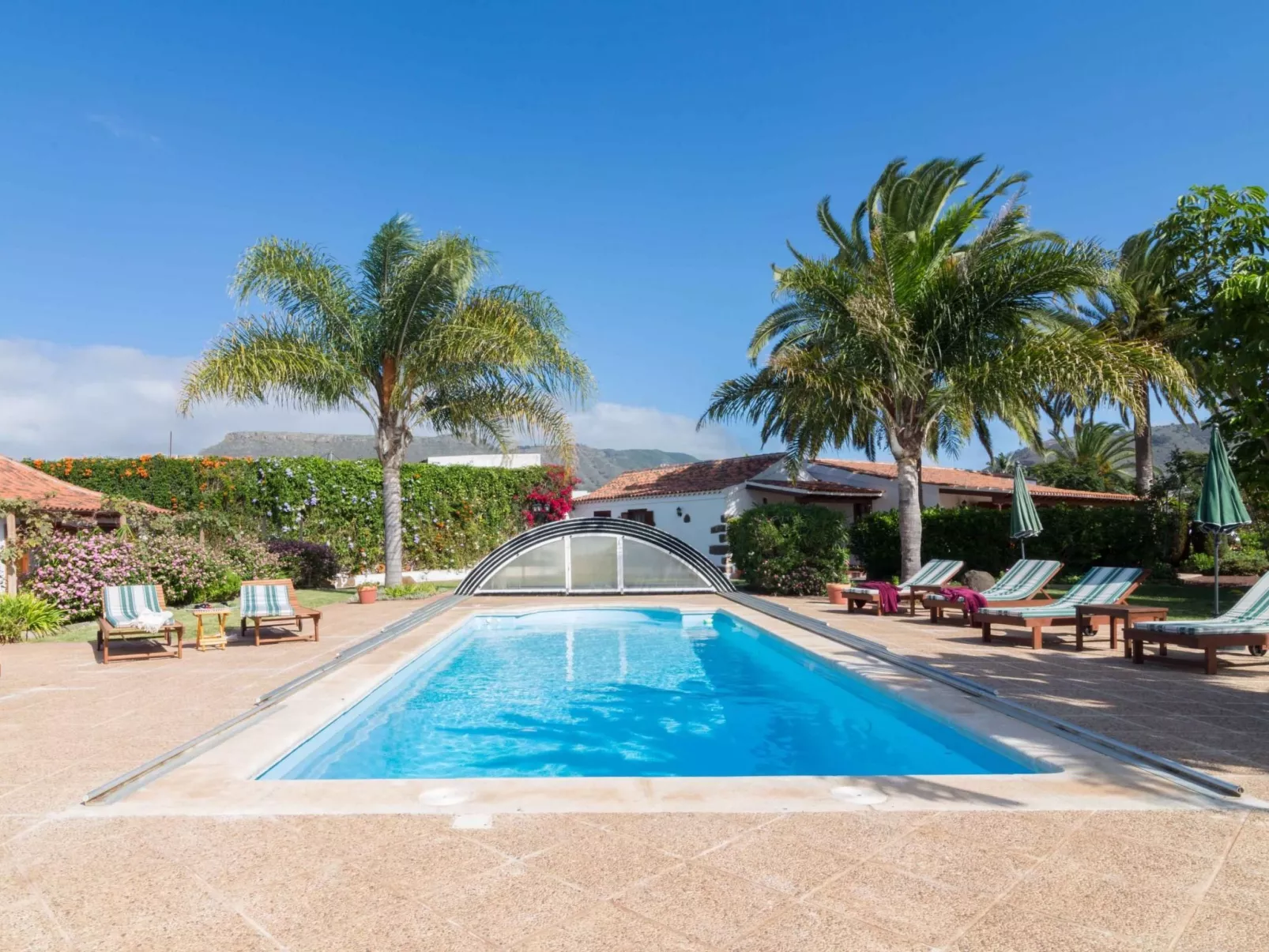 Familienanwesen von 60.000 m2 mit Schwimmbad-Buiten