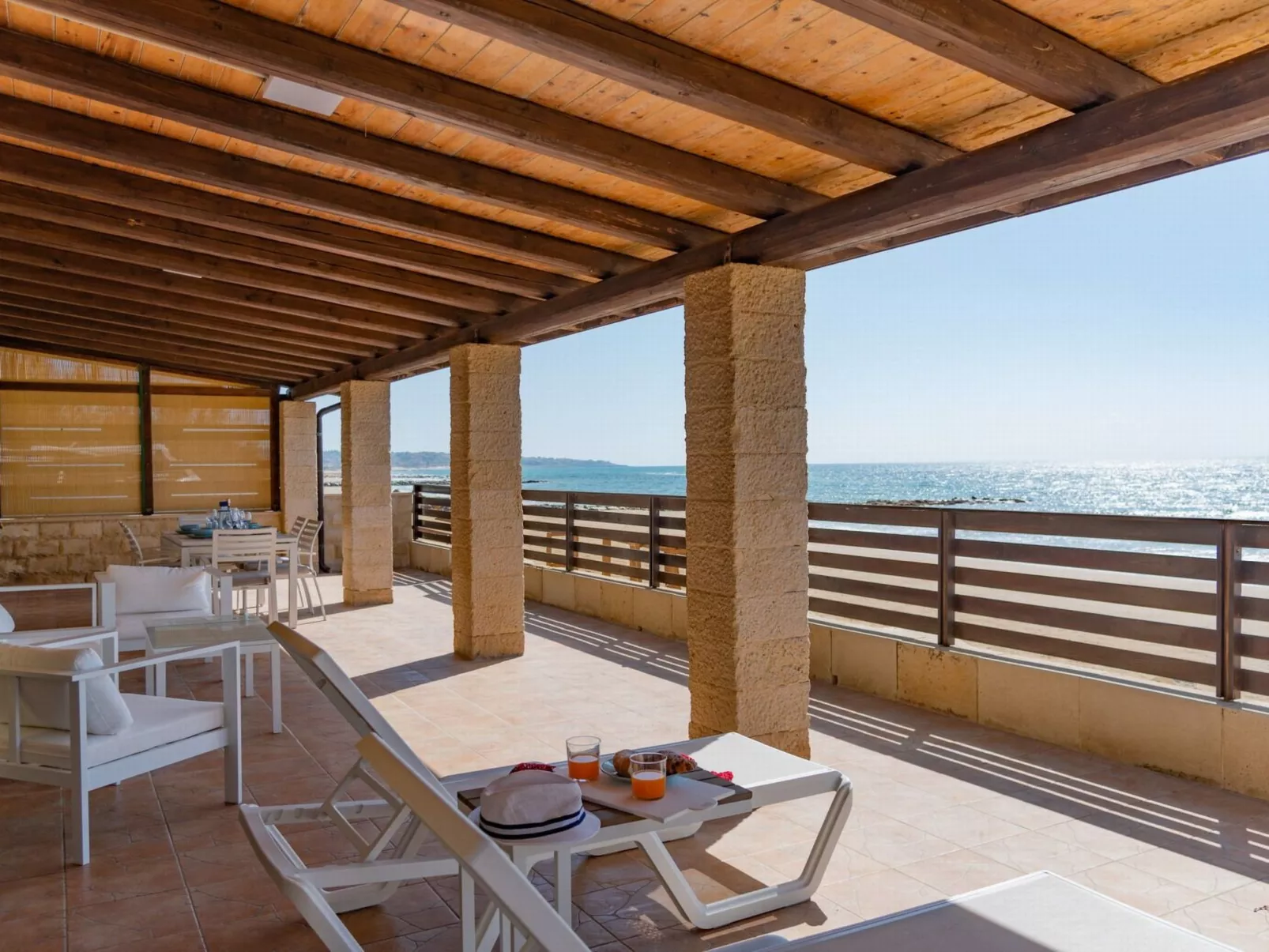 Komfortable und moderne Villa am Strand-Image-tags.info