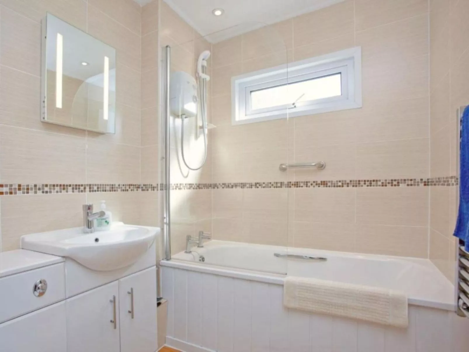 Driftwood Chalet-Binnen