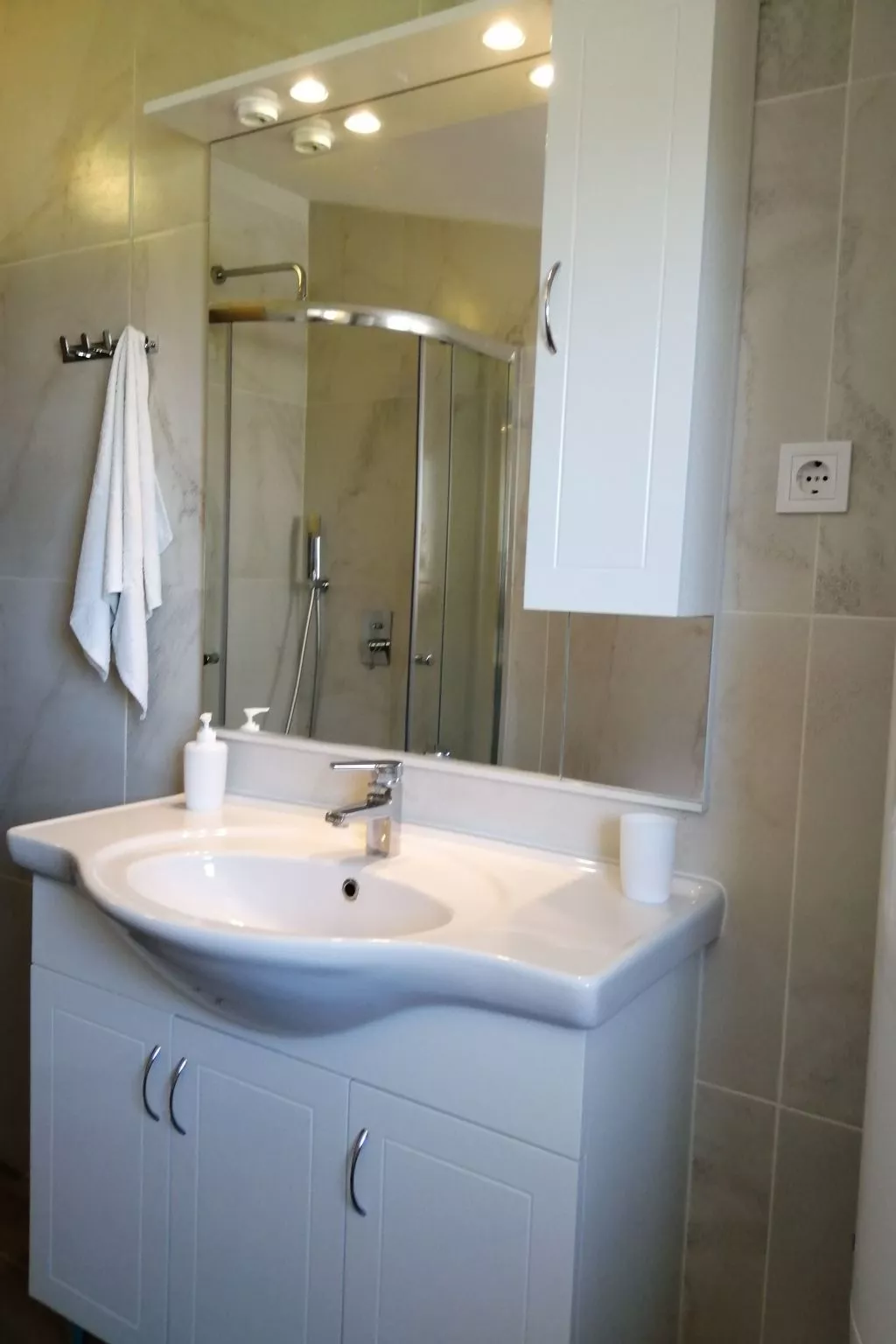 Apartment mit drei Schlafzimmern und Meerblick-Binnen