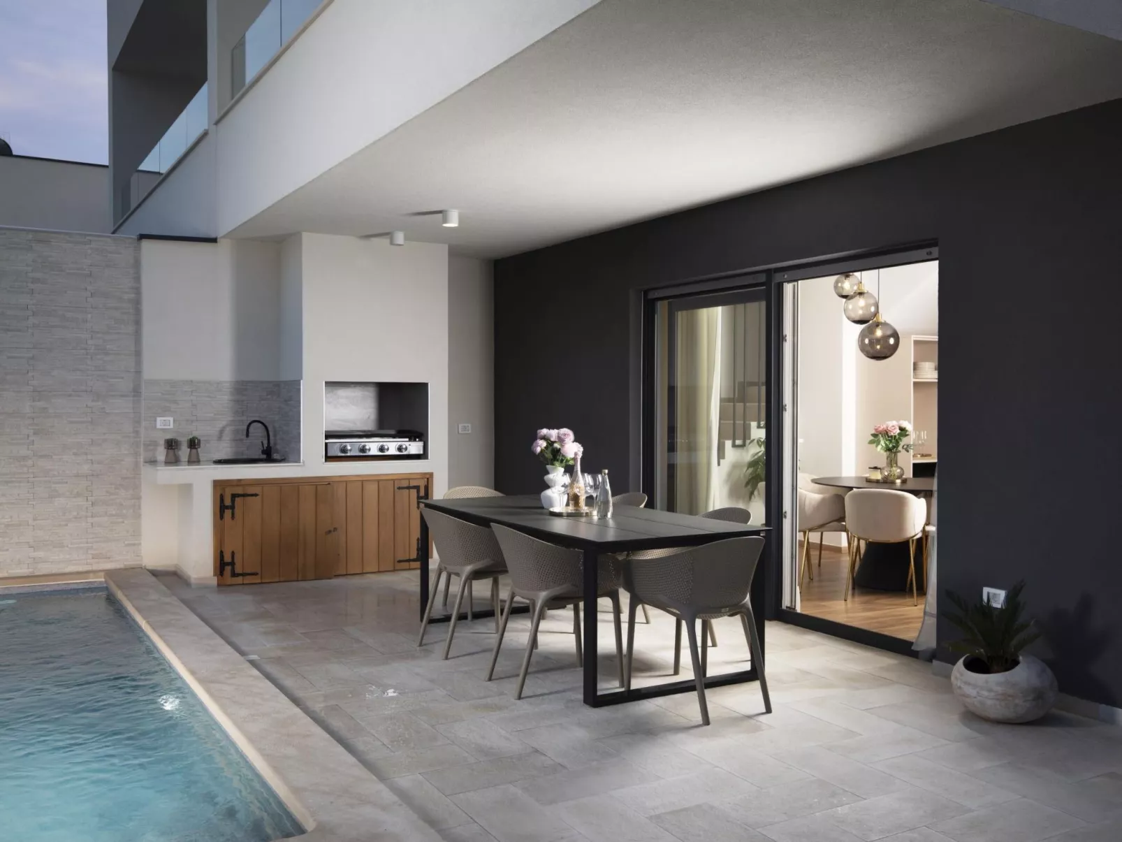 Villa Oasis mit beheiztem Pool, 700 m vom Meer entfernt-Binnen