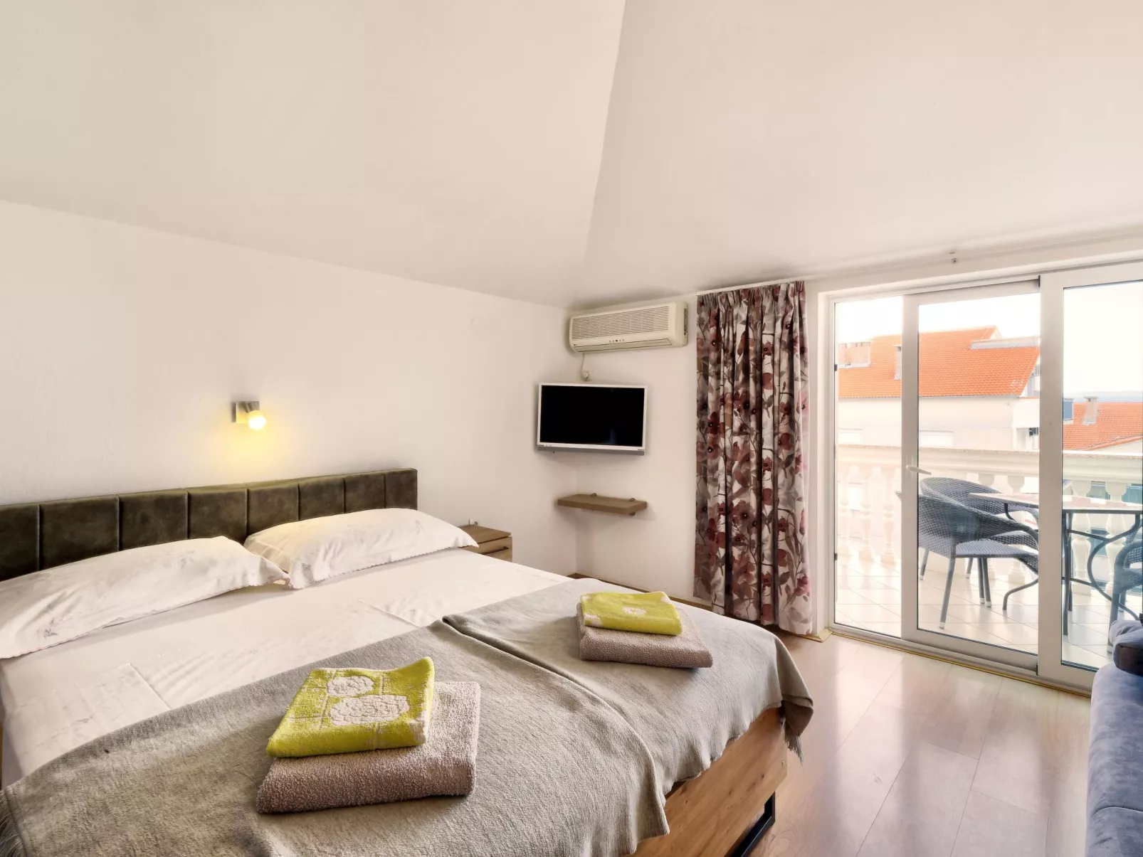 Studio-Apartment mit Balkon und Meerblick